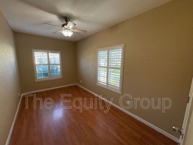 Foto del edificio - 6227 W Oak Ave