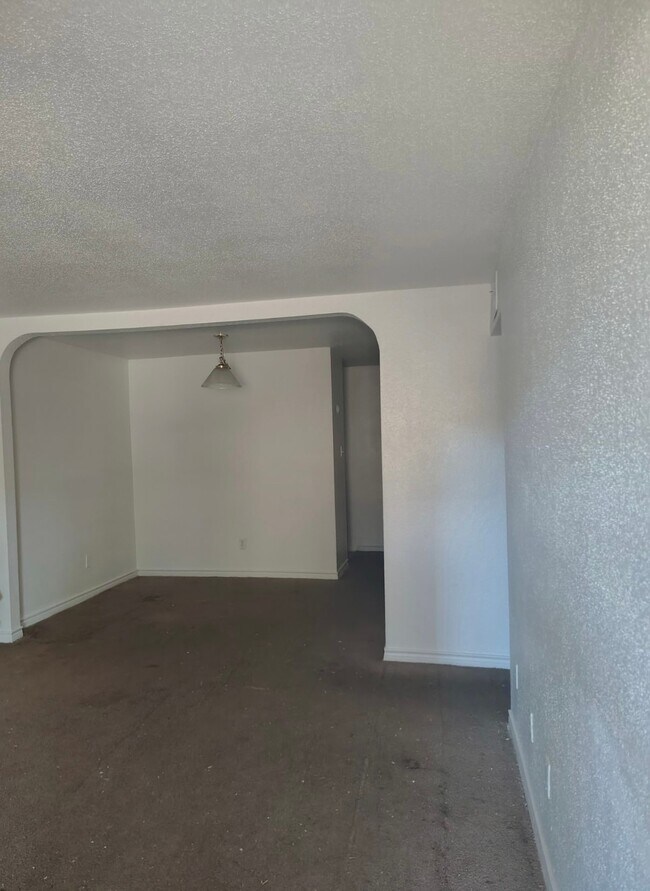 Foto del edificio - 5625 Antoine Dr