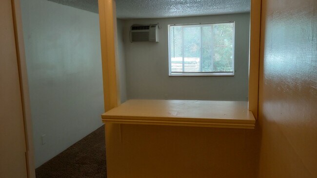 Foto del edificio - Great location off Leetsdale/Parker and Florida with lots of amenities such as AC, pool, hot tub,...