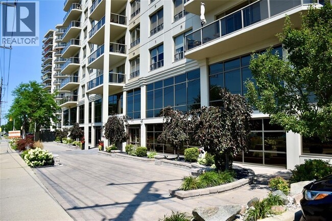 Building Photo - 350 Front St N