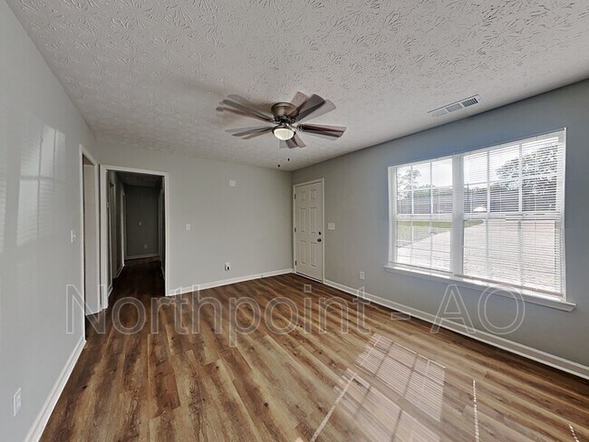 Building Photo - 10107 Flat Shoals Rd