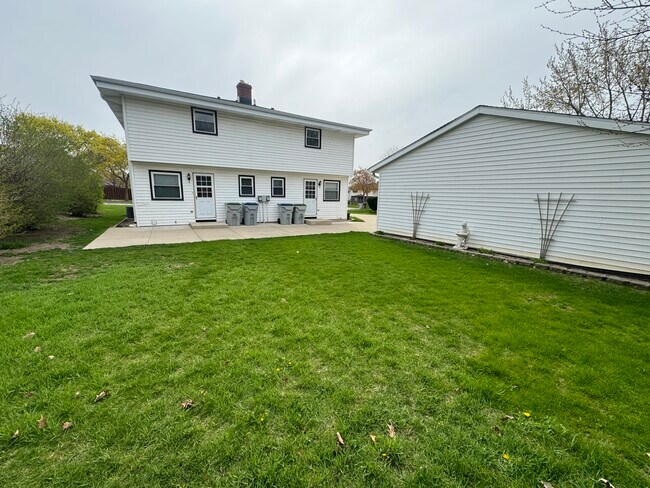 Building Photo - 6055 N 112th St