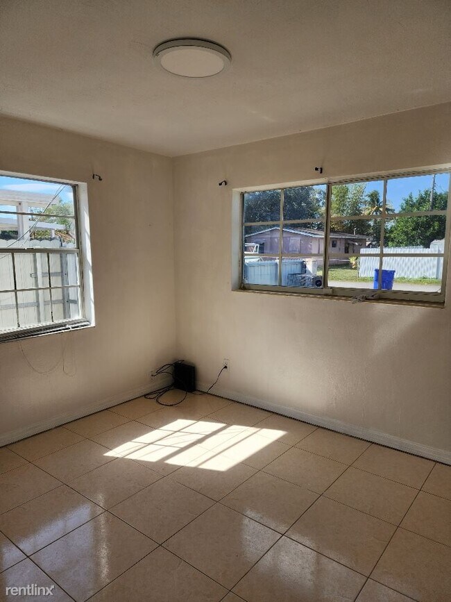 Building Photo - 3 br, 2 bath House - 701 S 61st Ave 0