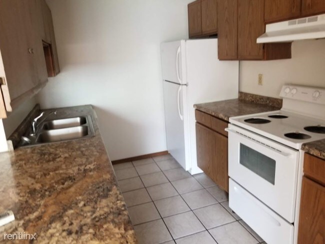 Building Photo - 4 br, 1 bath Apartment - 525 5th Ave S