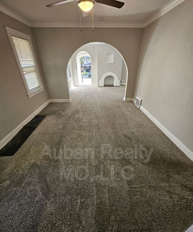 Foto del edificio - 1158 E 75th Terrace