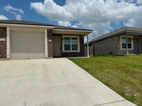 Building Photo - 205 Dolphin Dr