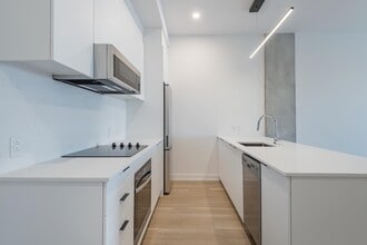 Building Photo - 5200 Rue de la Savane