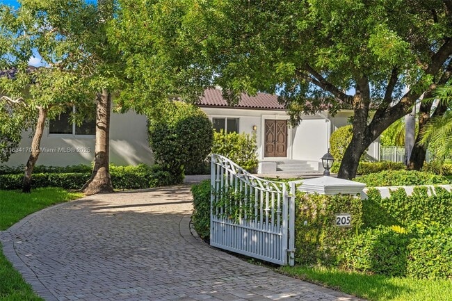 Building Photo - 205 N Hibiscus Dr