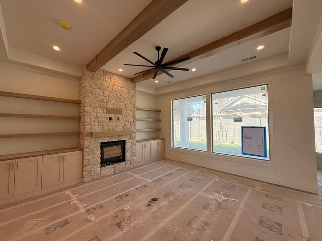 Foto del edificio - Beautiful single story with 4 bedrooms next to Crimson High School