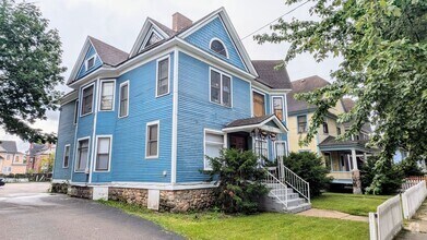 Building Photo - 721 S Rose St