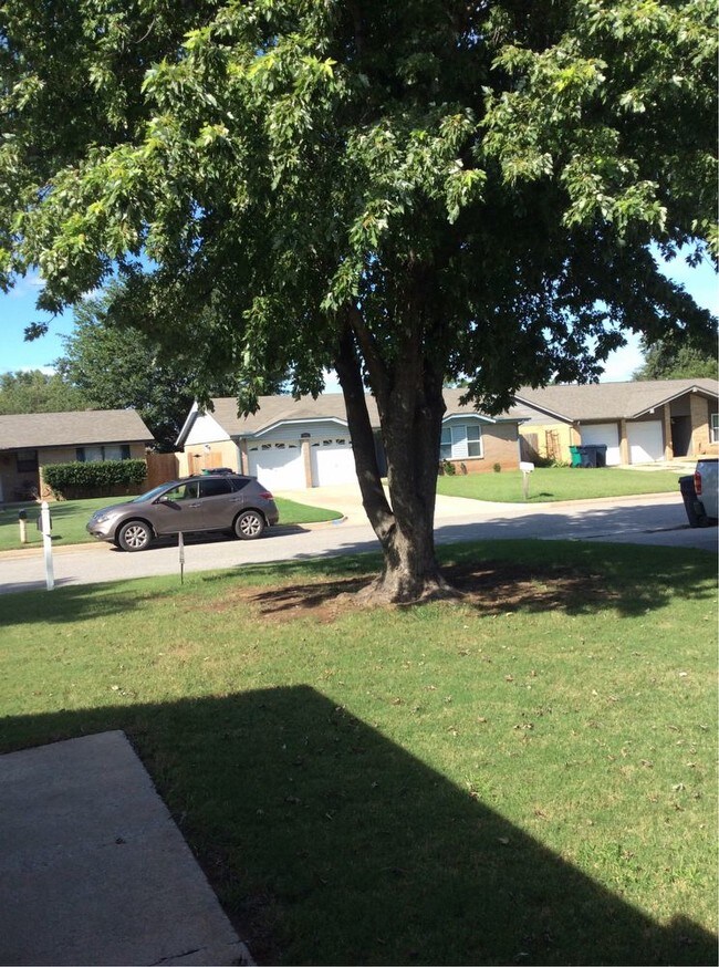 Building Photo - Welcome home to 7536 N.W. 114th OKC