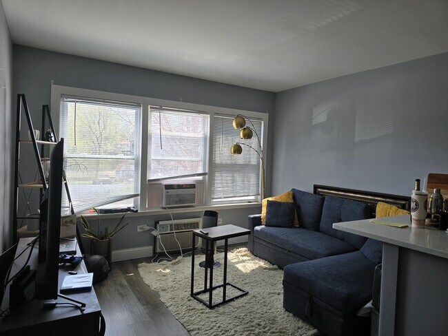 Foto del edificio - 1319 Ogden Ave