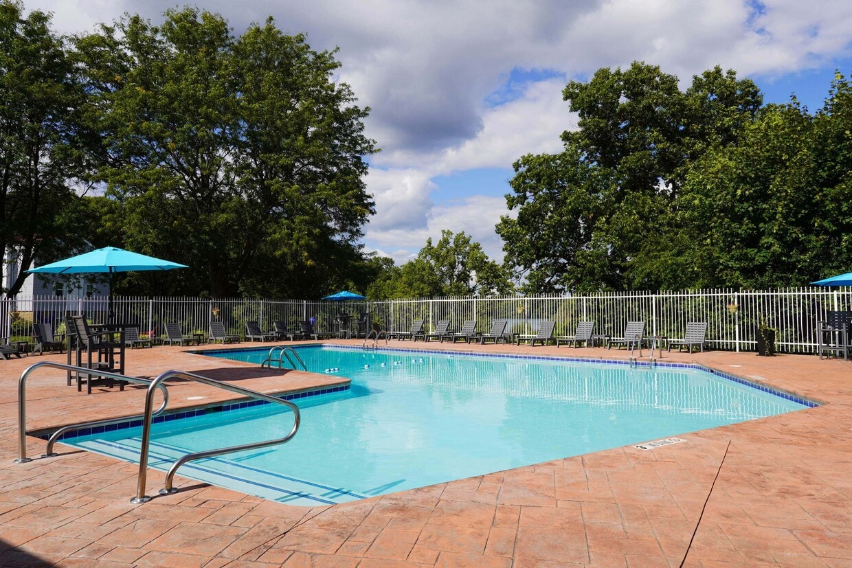 Schooner Cove Apartments in Ypsilanti, MI