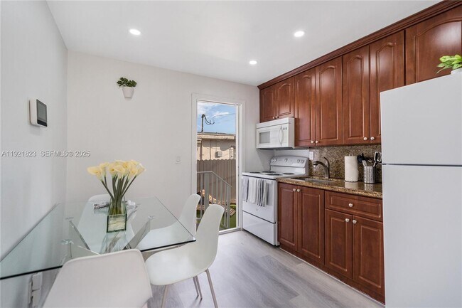 Foto del edificio - 4421 NW 9th St