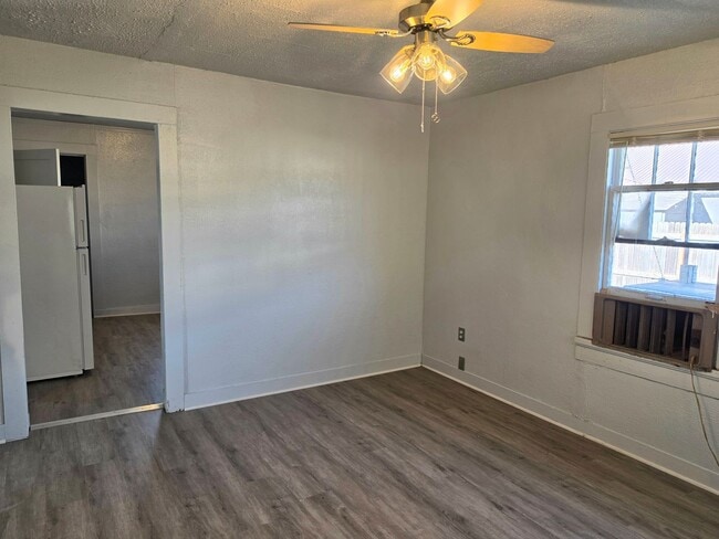 Building Photo - 604 W University Dr