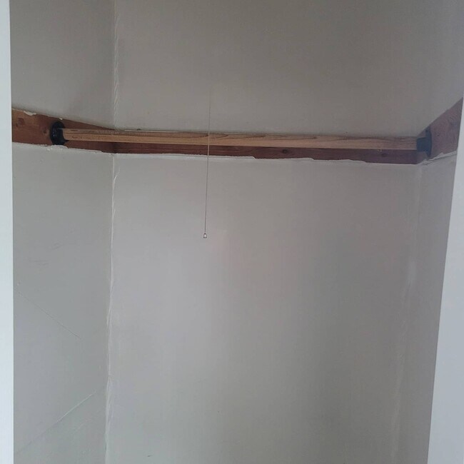 Closet 2 - 512 Detroit St