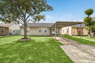 Building Photo - 434 Meters St