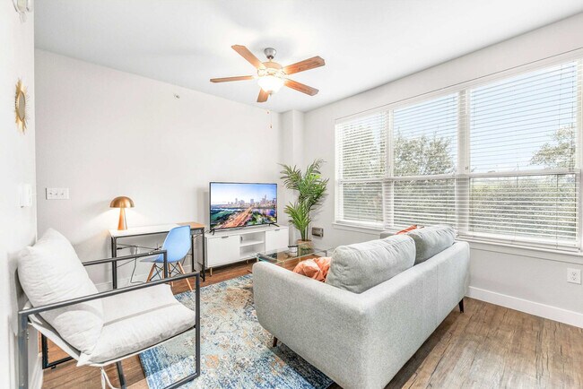 Foto del edificio - 501 E Oltorf St