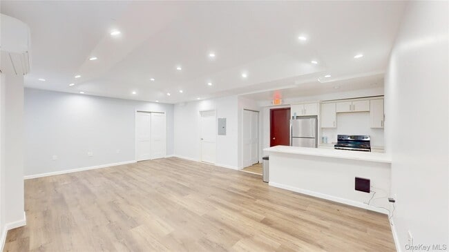 Building Photo - 2545 Sedgwick Ave