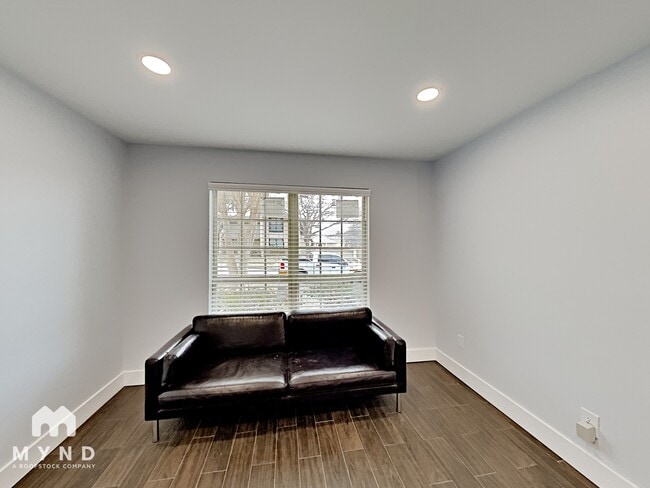 Building Photo - 318 Arborview Dr