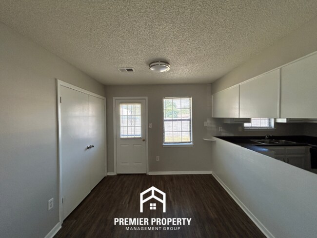 Foto del edificio - 6200 Somerset Cove