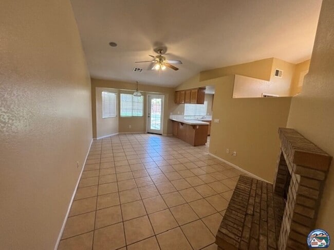 Building Photo - 545 Sagebrush St