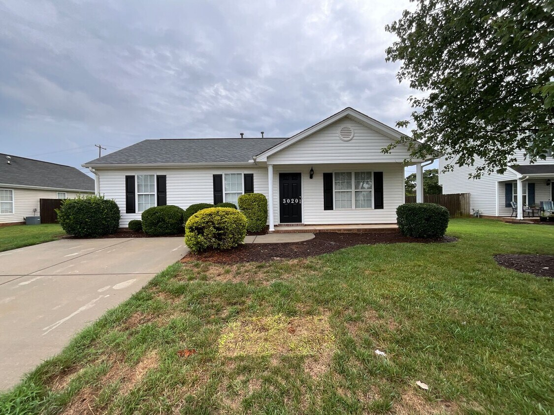 Primary Photo - 3020 Quail Oak Dr