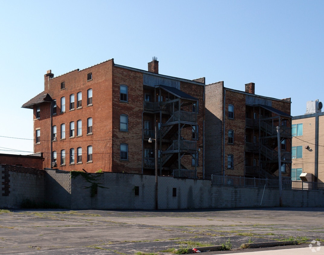 Building Photo - 321 16th St