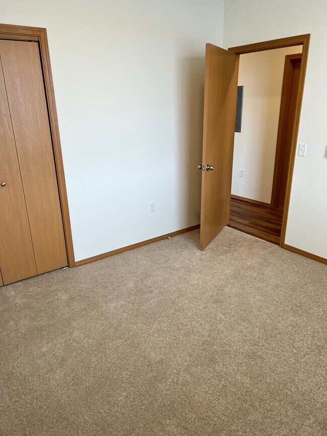 2nd Bedroom 3x2 Detached - Bluegrass Farms Apartments