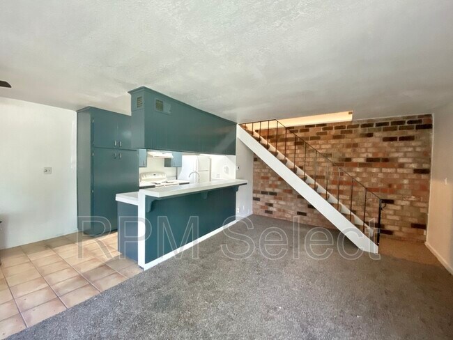 Building Photo - 9094 Piñata Way