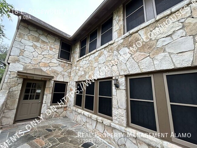 Foto del edificio - 218 E Rosewood Ave