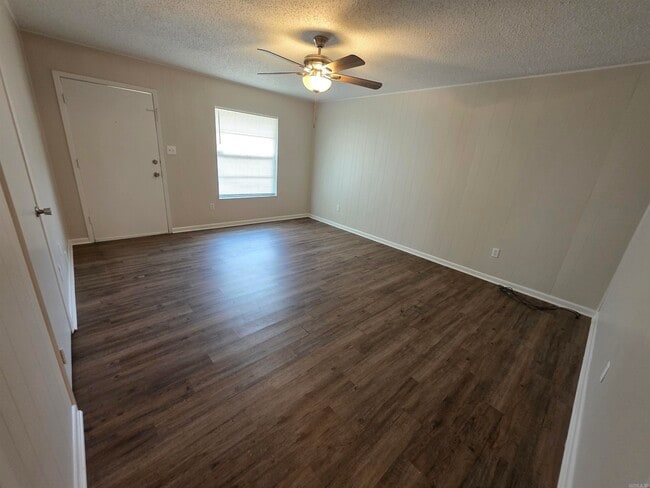 Building Photo - 2112 Virginia Dr