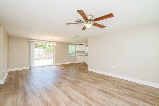 Foto del edificio - 4801 5th St