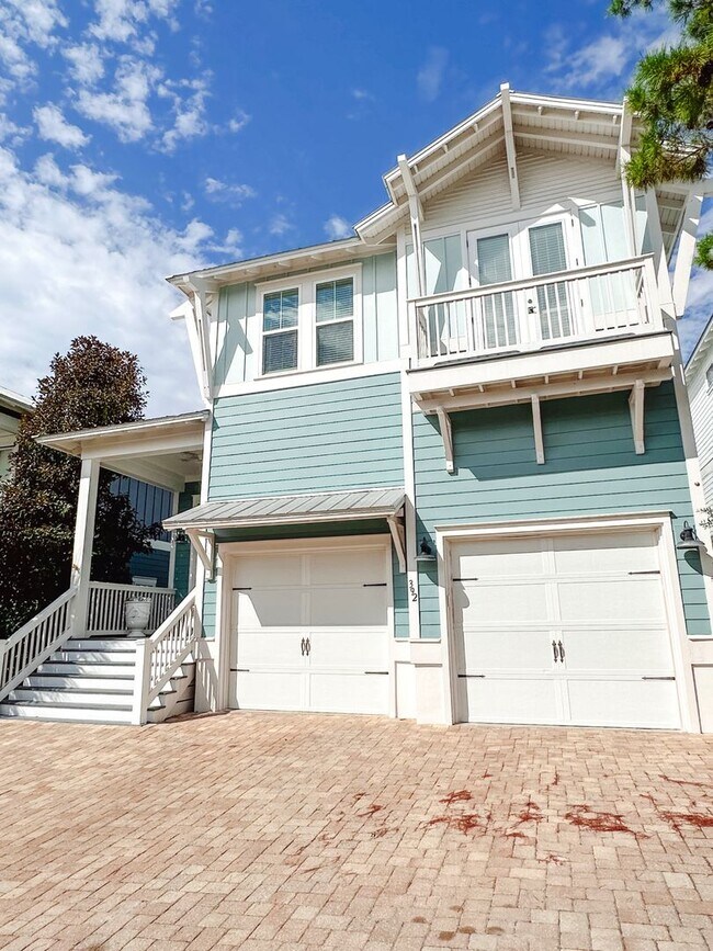 Foto del edificio - New, exclusive 3200 sq ft 4 bedroom/3.5bat...