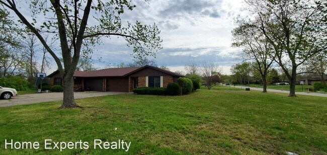 Building Photo - 8690-8692 Shadycreek Dr