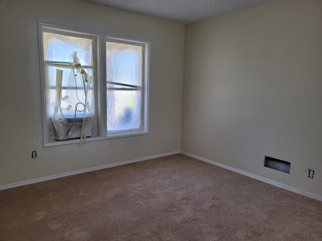 Foto del edificio - 648 W 13th St