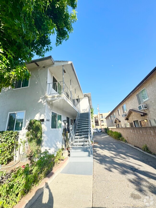 Building Photo - 446 E Cypress Ave