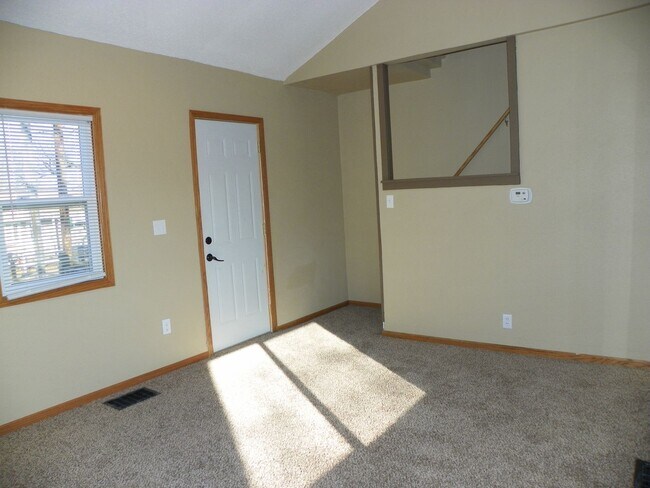 Foto del edificio - SW 3 bedroom 1 bath with appliances.