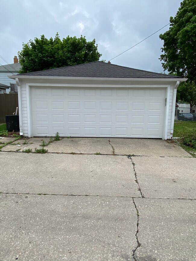 Foto del edificio - 8434 West Keefe Ave, Upper