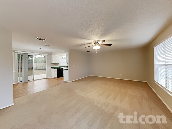 Foto del edificio - 2718 Pinewood Blvd N