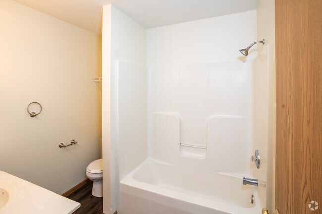 2 habitaciones, 1.5 baños - 980 pies cuadrados - Baño - The Charleston