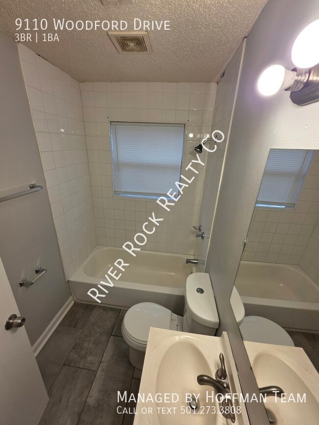 Building Photo - 9110 Woodford Dr