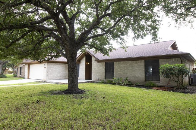 Building Photo - 309 Teakwood Dr