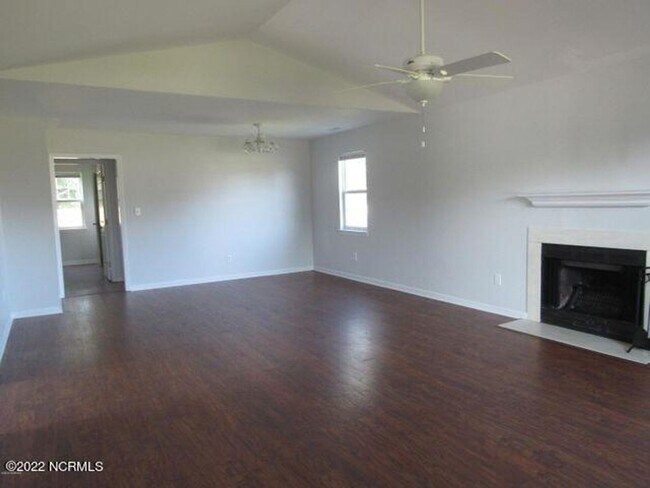 Building Photo - Welcome to Horse Creek Farms!