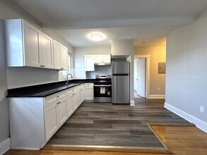 Building Photo - 8 Langmaid Ave