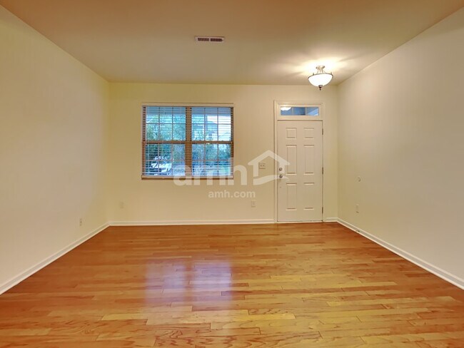 Building Photo - 117 Lyonshall St