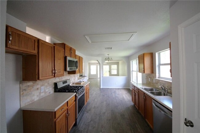 Building Photo - 2017 Parksville Way