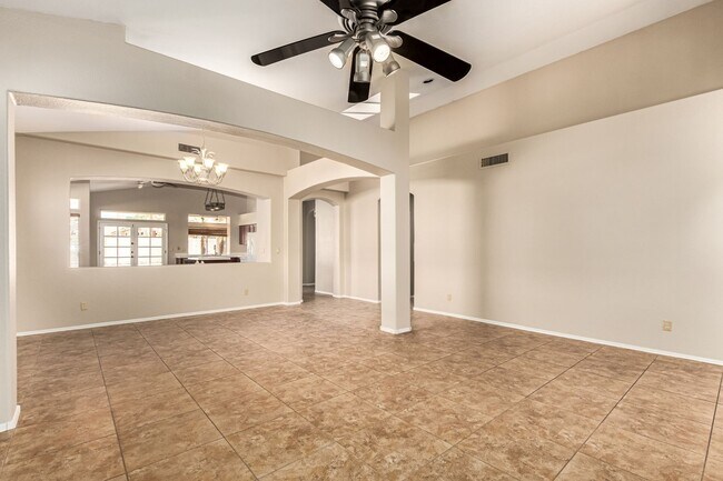 Building Photo - Beautiful 3 bedroom home in Ahwatukee Foothills with sparkling pool!