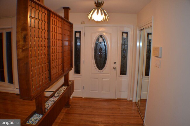 Foto del edificio - 8213 Clay Dr