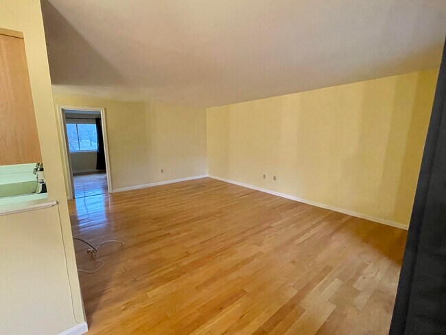 Building Photo - 20 Beals Cove Rd